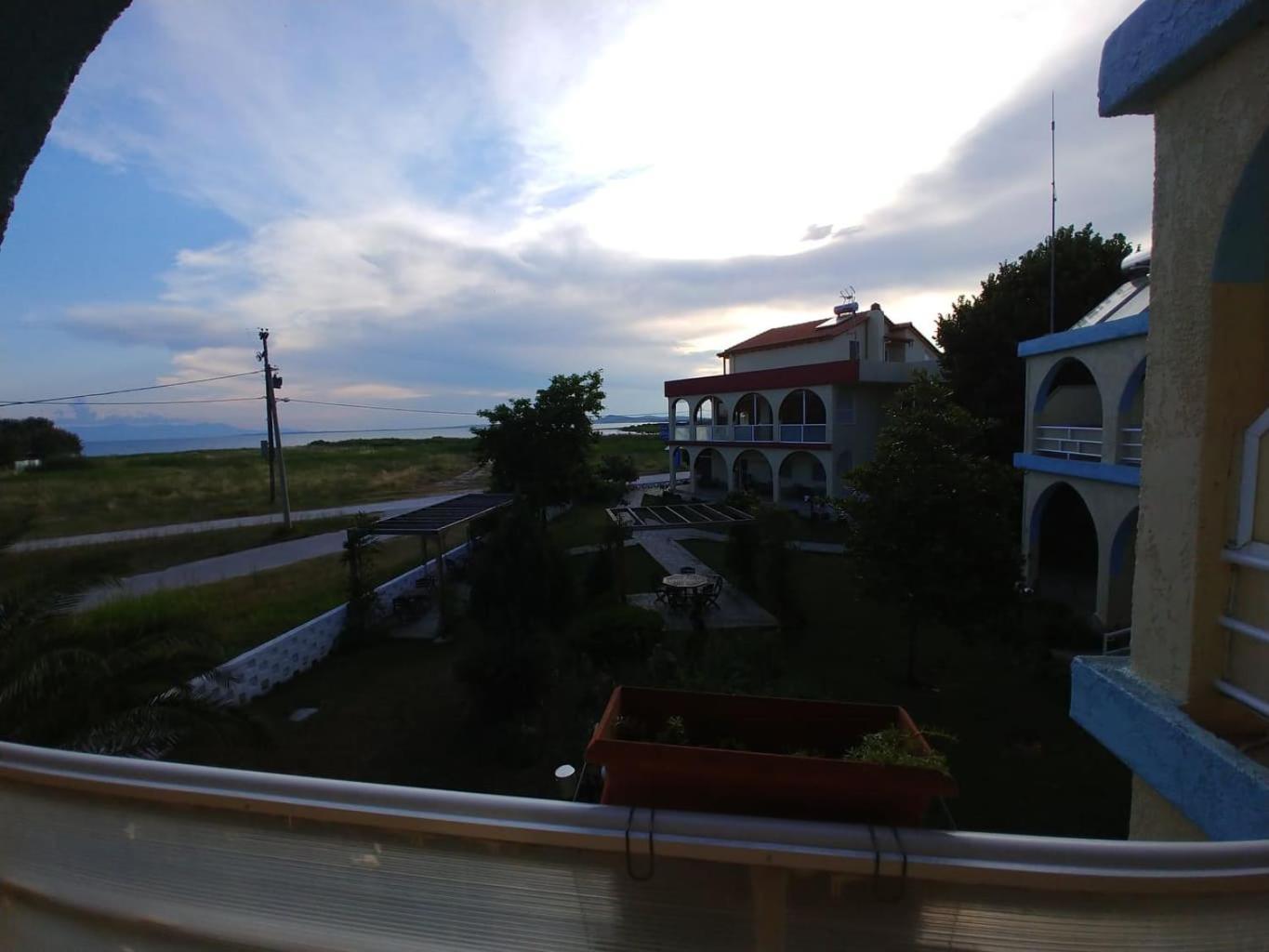Готель Porto Vistonis Lagos Екстер'єр фото